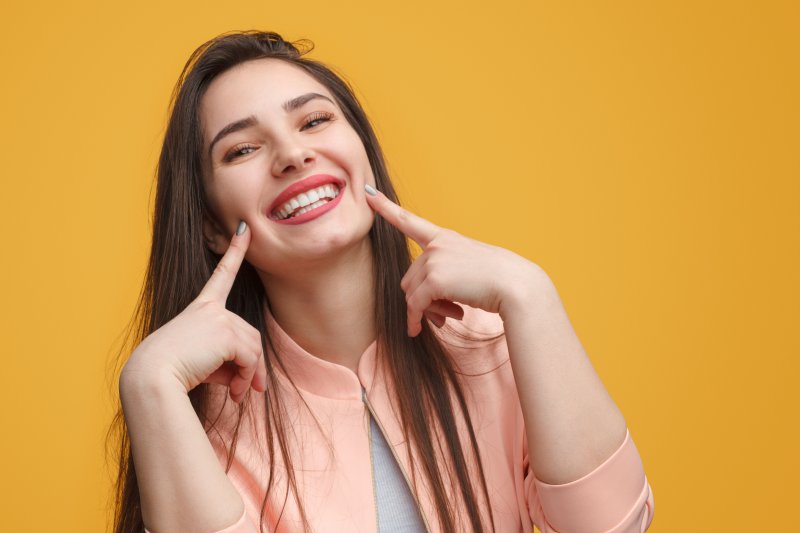 Lady shows off pretty smile.